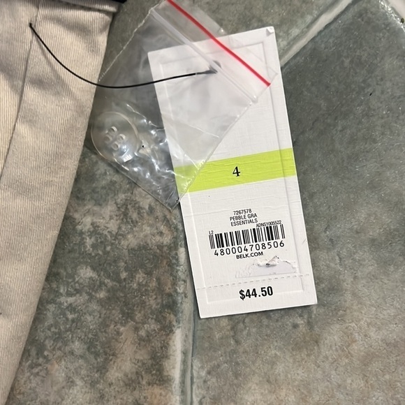 Crown & Ivy NWT Shorts pebble grey with black white and pink belt size 4 - Picture 3 of 10